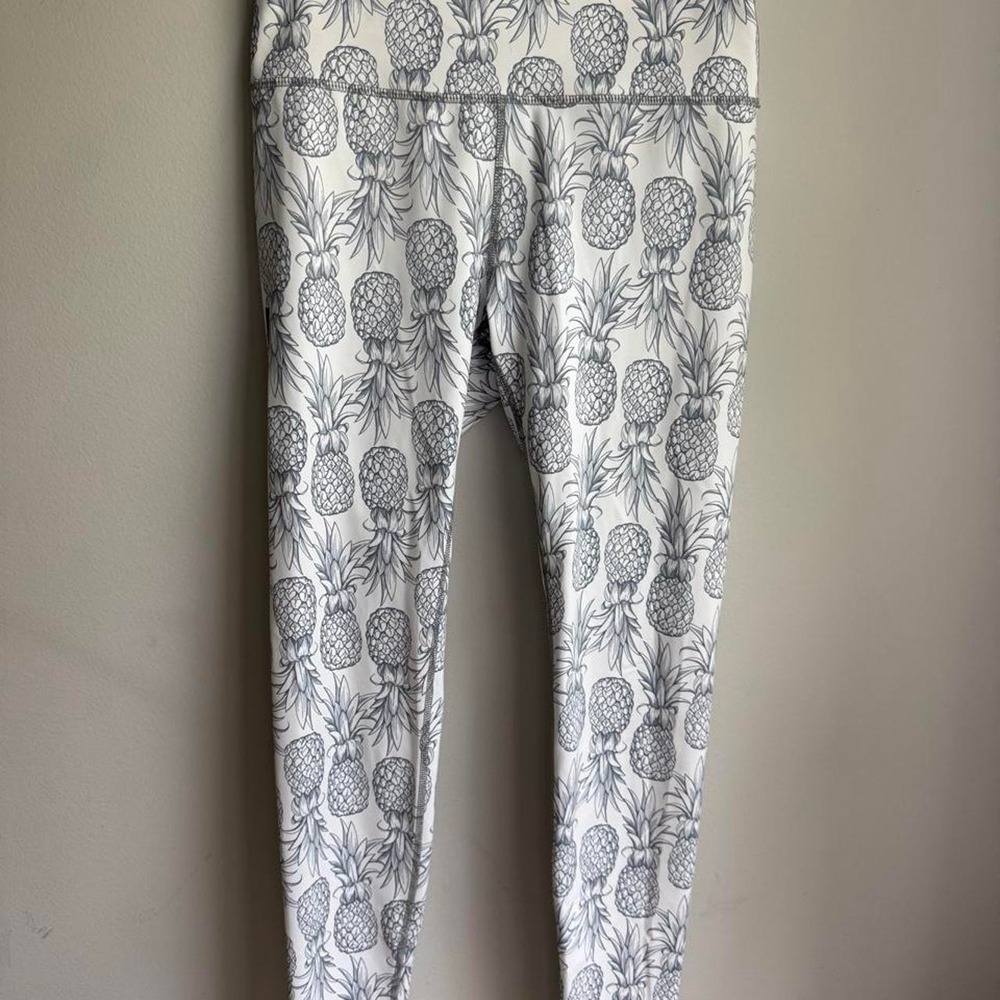 Love Fitness white leggings with black pineapple print #pineapple #fitness